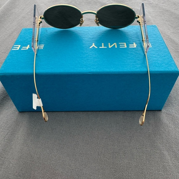 Fenti Round Sunglasses
Brand New
100% Authentic - Picture 4 of 6